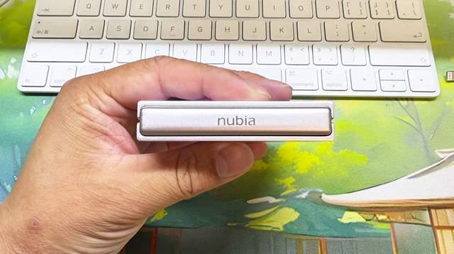 这款国产折叠屏手机DV模式更好玩电子pg翻盖设计打开变直板造型(图4)